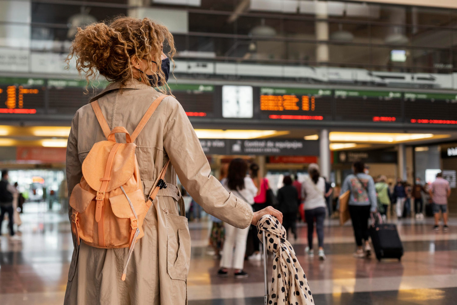 Mulher no aeroporto