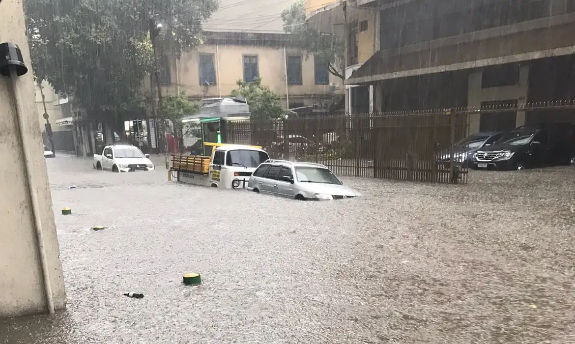 Foto de rua inundada